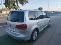 Usado VW Touran Advance 140 CV (102 kW) 2011 Gris / plata Monovolumen