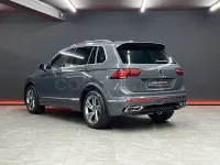 Usado VW Tiguan R-line 150 CV (110 kW) 2023 Gris / plata SUV