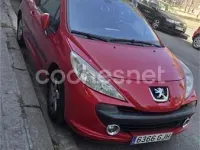 Usado Peugeot 207 70 CV (51 kW) 2008 Rojo Berlina