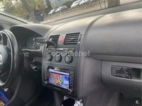 Usado VW Touran Trendline 105 CV (77 kW) 2005 Gris / plata Monovolumen