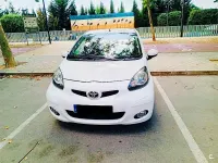 Usado Toyota Aygo 68 CV (50 kW) 2011 Blanco Utilitario