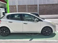 Usado Peugeot 208 Business-Line 68 CV (50 kW) 2014 Gris / plata Utilitario