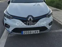 Używany Renault Clio V 140 KM (102 kW) 2020 Biały Sedan/Limuzyna