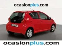 Usado Toyota Aygo 68 CV (50 kW) 2008 Rojo Utilitario