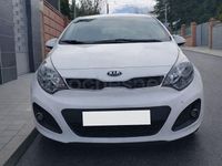 Usado Kia Rio 85 CV (62 kW) 2014 Blanco Berlina