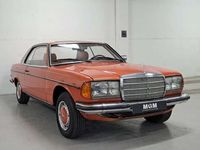 Usado Mercedes 230 185 CV (136 kW) 1982 Naranja Coupe