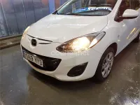 Usado Mazda 2 75 CV (55 kW) 2014 Blanco Berlina