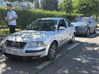 Usado VW Passat Edition 130 CV (95 kW) 2002 Gris / plata Berlina