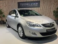 Usado Opel Astra Cosmo 110 CV (80 kW) 2011 Gris / plata Berlina