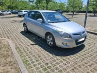 Usado Hyundai i30 Comfort 109 CV (80 kW) 2010 Gris / plata Berlina