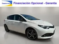 Usado Toyota Auris Hybrid Edition 136 CV (100 kW) 2019 Blanco Berlina