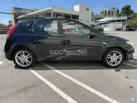 Usado Hyundai i30 Style 122 CV (89 kW) 2008 Negro Berlina