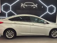 Usado Hyundai i40 115 CV (84 kW) 2016 Gris / plata Berlina
