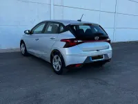 Usado Hyundai i20 84 CV (61 kW) 2021 Gris / plata Utilitario