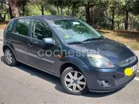 Usado Ford Fiesta Ghia 90 CV (66 kW) 2006 Marrón Utilitario