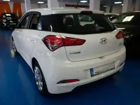 Usado Hyundai i20 84 CV (61 kW) 2017 Blanco Berlina