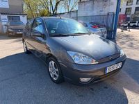 Usado Ford Focus Trend 100 CV (73 kW) 2003 Gris / plata Berlina