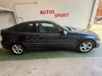 Usado Mercedes C200 Avantgarde 136 CV (100 kW) 2009 Gris / plata Berlina