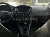 Usado Ford Focus Trend 125 CV (91 kW) 2015 Gris / plata Berlina