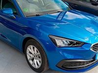 Używany Seat Leon Style 110 KM (80 kW) 2024 Niebieski Sedan/Limuzyna