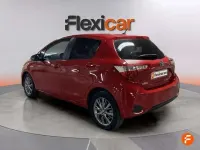 Usado Toyota Yaris Hybrid Active 99 CV (72 kW) 2018 Rojo Utilitario