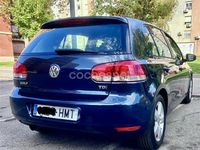 Usado VW Golf 105 CV (77 kW) 2013 Azul Berlina