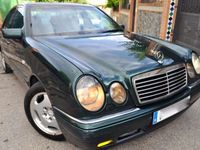 Usado Mercedes E300 Avantgarde 177 CV (130 kW) 1998 Verde Berlina