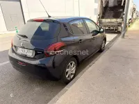 Usado Peugeot 208 Roland Garros 100 CV (73 kW) 2016 Violeta / lila Utilitario