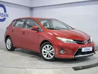 Usado Toyota Auris Active 124 CV (91 kW) 2013 Rojo Utilitario
