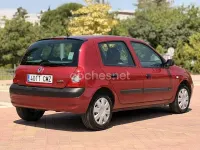 Usado Renault Clio II Expression 60 CV (44 kW) 2003 Granate Berlina