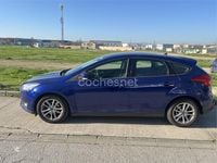 Usado Ford Focus Trend 125 CV (91 kW) 2017 Azul Berlina
