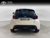 Usado Toyota Yaris Hybrid Active 116 CV (85 kW) 2022 Blanco Berlina