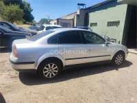 Usado VW Passat Trendline 130 CV (95 kW) 2003 Gris / plata Berlina