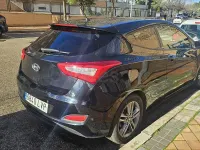 Usado Hyundai i30 Style 135 CV (99 kW) 2014 Negro Berlina