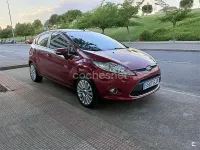 Usado Ford Fiesta Titanium 95 CV (69 kW) 2008 Granate Utilitario