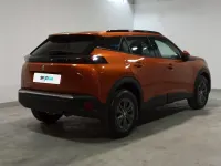 Usado Peugeot 2008 Style 100 CV (73 kW) 2021 Naranja SUV