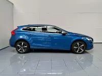 Usado Volvo V40 R-Design Momentum 152 CV (111 kW) 2018 Azul Utilitario