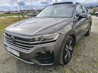 Usado VW Touareg R-line 231 CV (169 kW) 2021 Gris / plata SUV