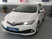 Usado Toyota Auris Hybrid Business Edition 136 CV (100 kW) 2018 Blanco Berlina
