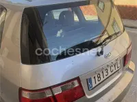 Usado Kia Carens EX 112 CV (82 kW) 2004 Gris / plata Monovolumen