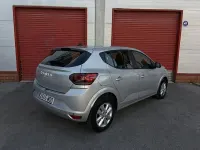 Usado Dacia Sandero Expression 91 CV (66 kW) 2023 Gris / plata Berlina