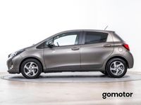 Usado Toyota Yaris Active 100 CV (73 kW) 2017 Plateado Berlina