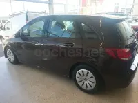 Usado Mercedes B180 109 CV (80 kW) 2017 Marrón Utilitario
