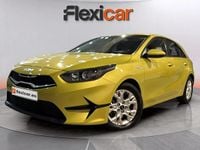 Usado Kia Ceed 120 CV (88 kW) 2023 Verde Utilitario