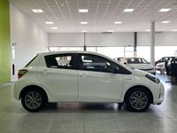 Usado Toyota Yaris Hybrid Active 99 CV (72 kW) 2020 Blanco Utilitario