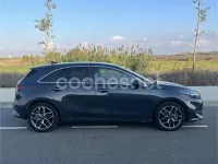 Usado Kia Ceed 120 CV (88 kW) 2022 Negro Utilitario