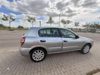 Usado Nissan Almera 98 CV (72 kW) 2004 Gris / plata Berlina