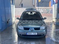 Usado Renault Scénic II Dynamique 110 CV (80 kW) 2006 Gris / plata Monovolumen
