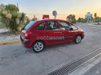 Usado Citroën Xsara Picasso 90 CV (66 kW) 2004 Granate Monovolumen