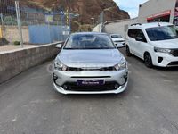 Usado Kia Rio 84 CV (61 kW) 2023 Gris / plata Berlina